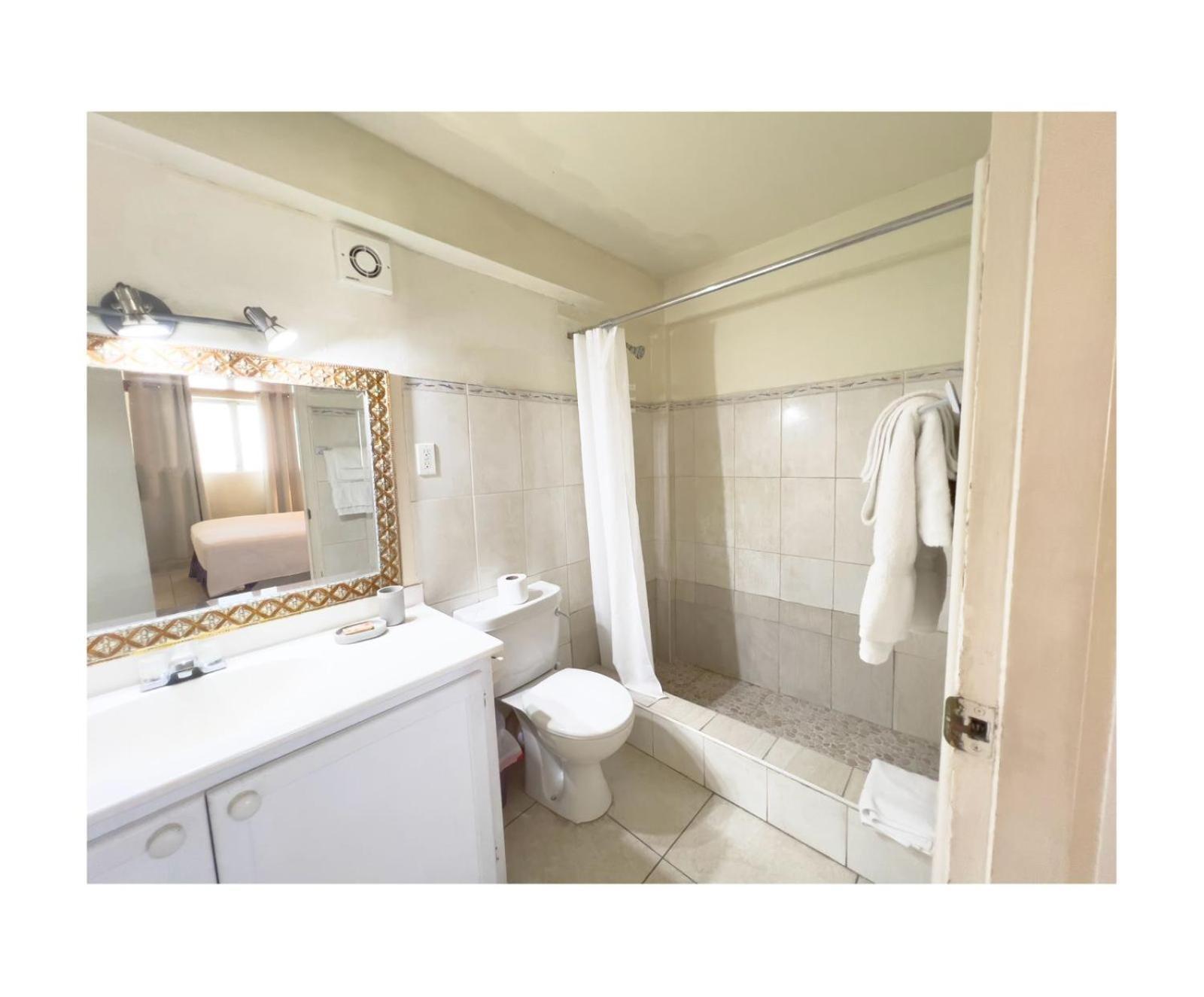 Melrose Beach Apartments Inc Bridgetown Esterno foto