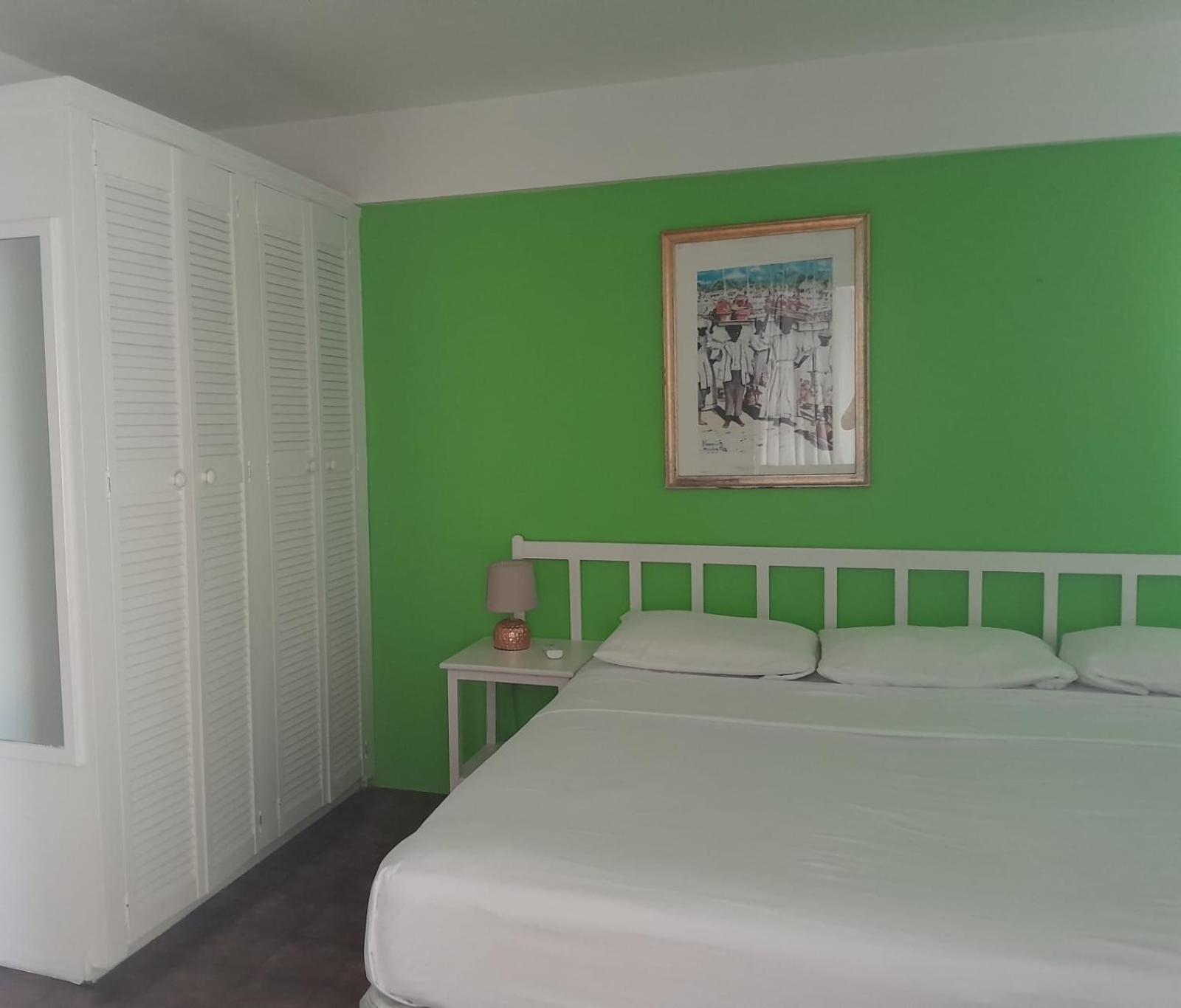 Melrose Beach Apartments Inc Bridgetown Esterno foto